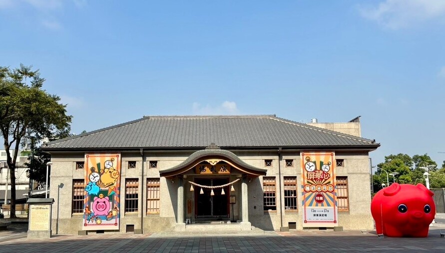 屏東演武場化身時光機 老街柑仔店、大紅豬撲滿添年味     
