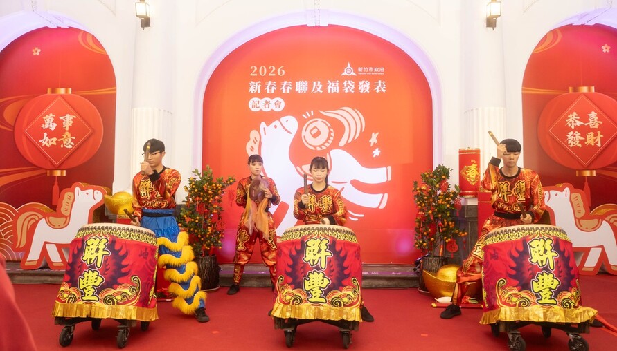 高虹安市長宣布新春限定 竹市「駿馬迎福」春聯、紅包2/2起開放索取