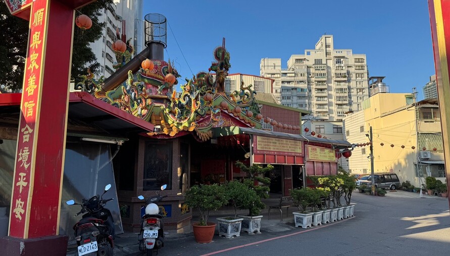 兩岸房市的兩極世界：一邊要「借錢才能賣房」，一邊是「借不到錢買房」