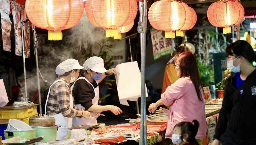 第三屆左營海軍眷村年貨大街開幕 陳其邁鳴鑼三響宣布開市 推薦採買年貨最佳選擇