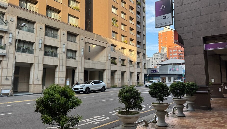 房市寒冬來襲！「開門員」房仲恐被淘汰，專業顧問才是生存關鍵