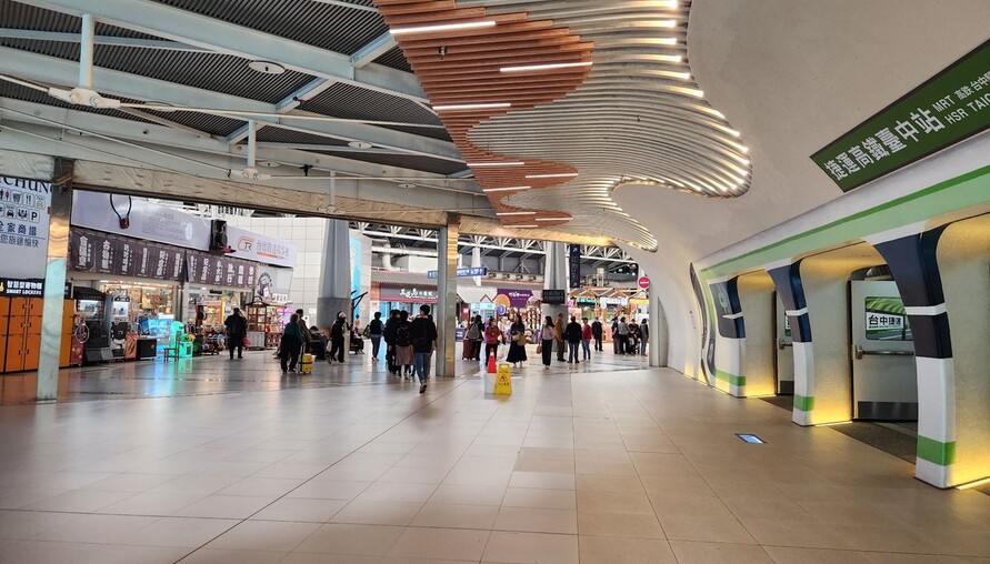 男人還在等繼承，女人已經自己買！北市4.45萬人出走，揭開新時代購屋真相