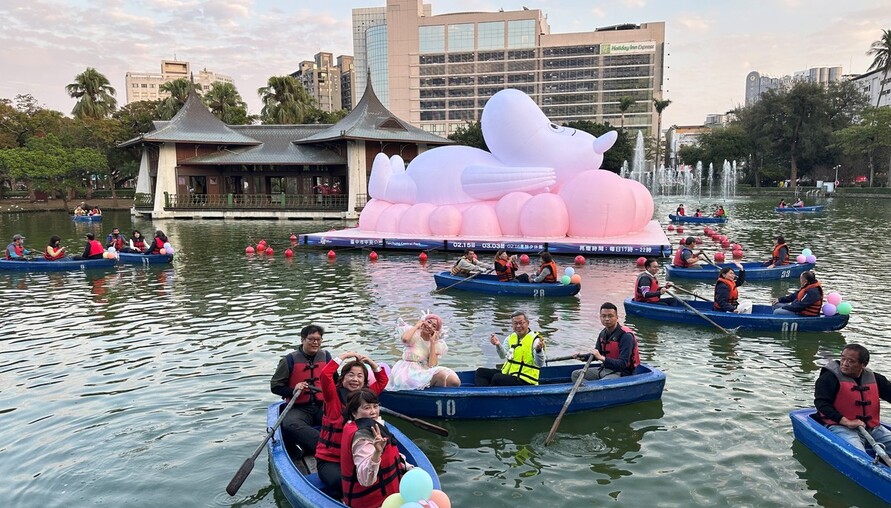 周末搶好禮快到「台中公園」！拍姆明、拿提燈、再享划船加碼