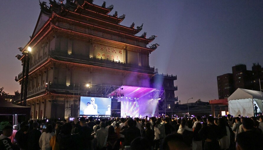 北港燈會「潮光潮」盛大啟燈 雙主場點亮北港夜空