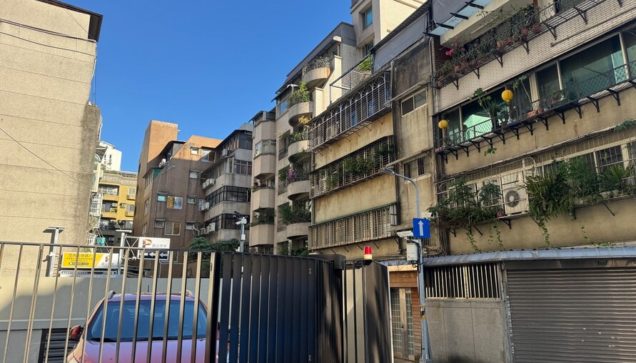 頂樓加蓋不是你的！法院判決拆屋還地，還得倒賠13萬