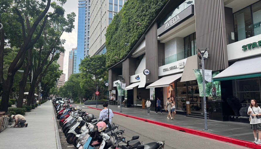 投資客神操作！一間房子開3980萬賣不掉，旁邊兩間開2980萬瞬間變「便宜貨」