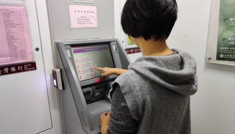 不要淪為洗錢工具人! 誤信網友交帳戶 中市法制局：恐面臨5年金融管制