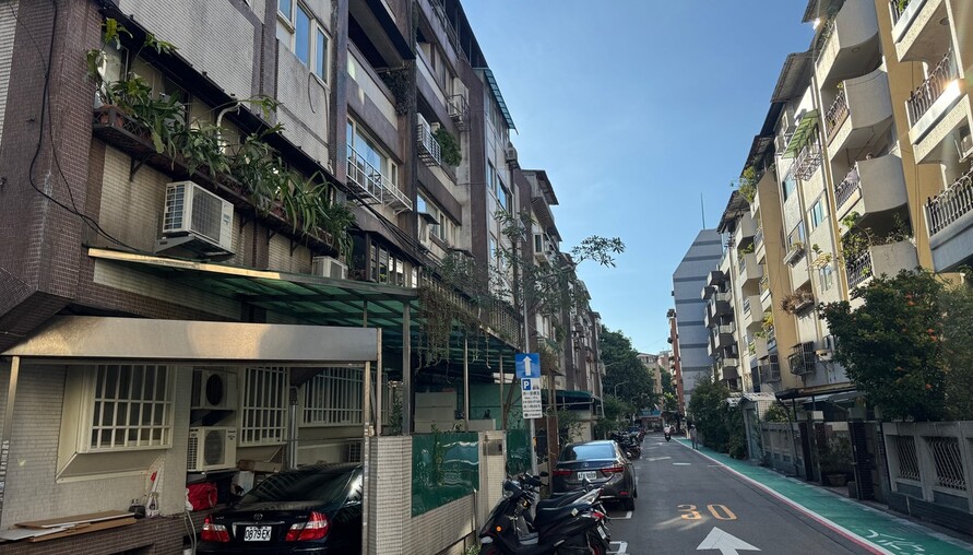 漏水糾紛鬧上法院！樓上不修被判賠80萬，還要開門讓樓下進來施工