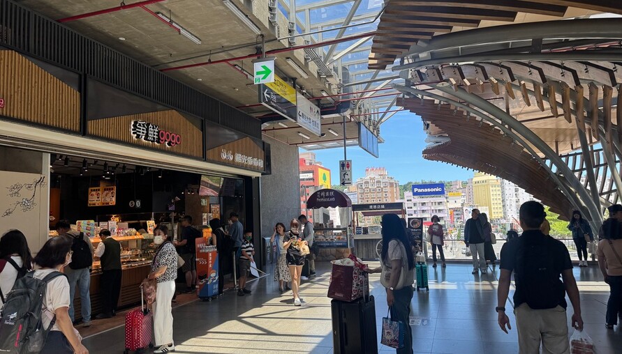 賣麵的兒子翻身房仲店長，最後卻連自己的良心都賣掉了，一個讓人心寒的故事