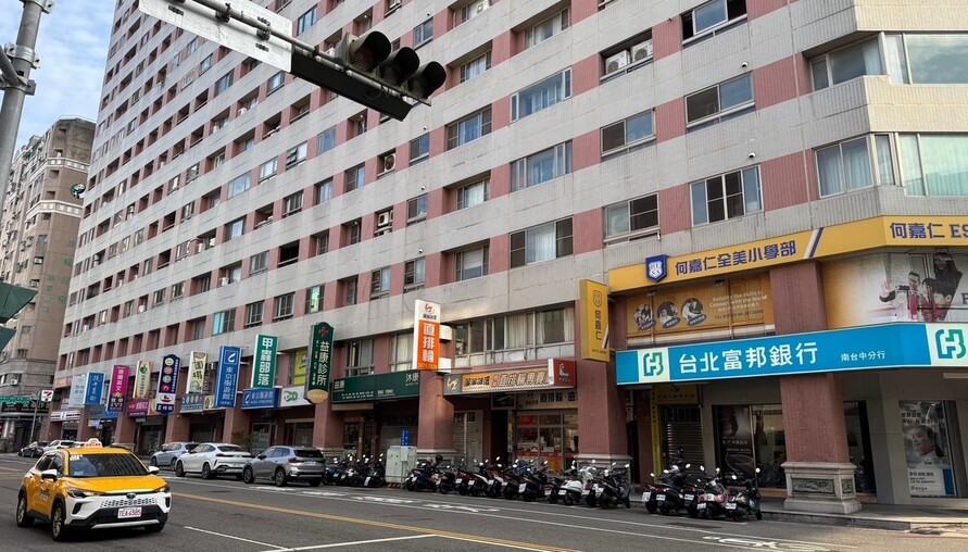 看完房仲介都不聯絡，是看我沒錢買嗎？沒錢我幹嘛花時間去看房子！