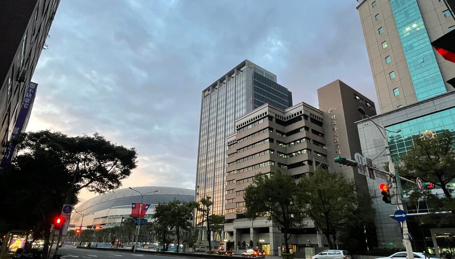 雙北預售交易斷崖式下滑！驚揭「這兩區」年減逾8成  等不到價崩? 預售量狂縮! 專家:投資出場自住撐盤