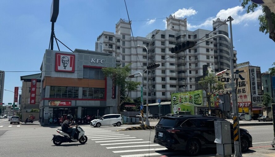 【賣厝阿明】想買的頂樓房上方有基地台，能要求拆除嗎？