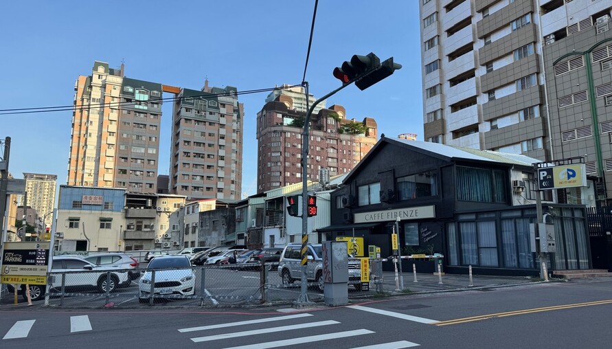 新青安2.0政策大轉彎？利率2.3%起跳、寬限期縮水、80條款上路，首購族：說好的照顧呢？