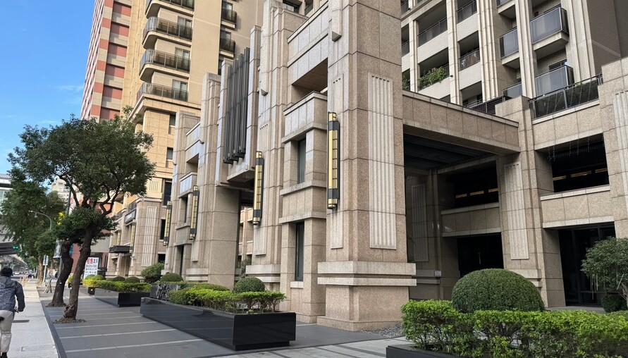 管理費是拿去買便當的嗎？管委會裝睡，社區房價跟著倒！