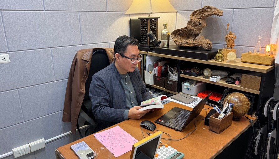 借錢炒股正夯！雙貸族破41.7萬人，平均背債757萬！富哥30年經驗示警：股市一翻轉，斷頭潮就來了