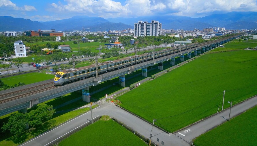 等了33年！宜蘭鐵路高架化終獲核定，總經費501億，可消除9處平交道