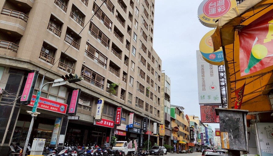 賣房找誰最穩？資深房仲不敢說的真相：專任約卡位、一般約亂殺價，高手都用「混合策略」