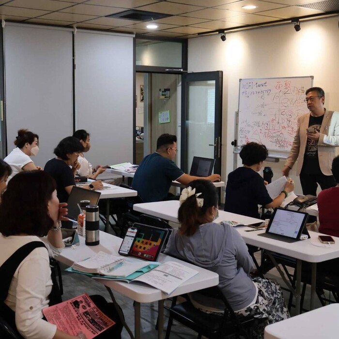 房仲教練馬先右推AI業務課程　主打開發、客戶經營與成交流程數位化