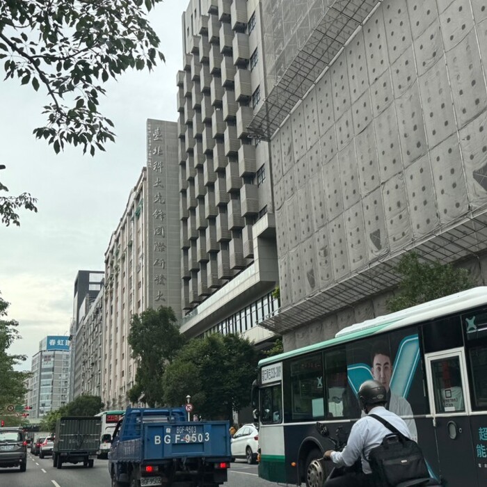 建商利潤剩7%、代銷轉行擺攤！總座嘆：產業鏈都在痛