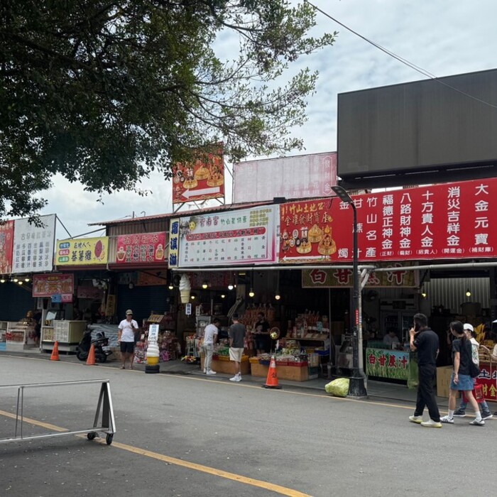 全台老街複製貼上！走到哪都賣一樣的東西！租金炒高、小店倒光、居民崩潰