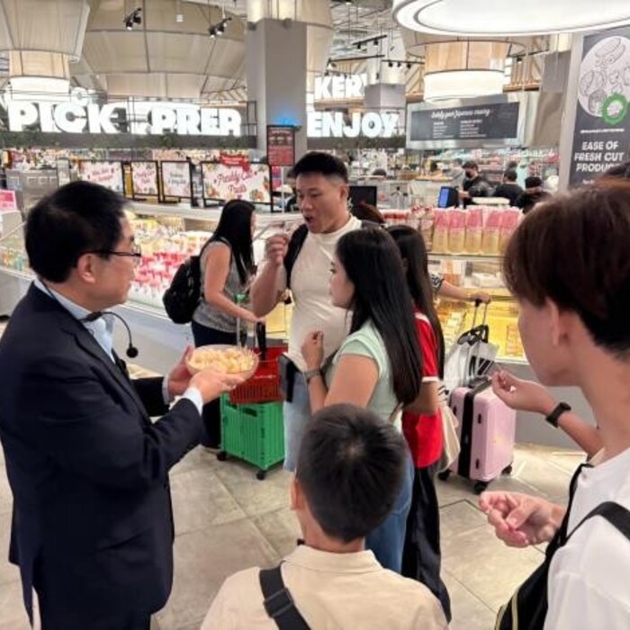 臺南文旦前進新加坡！黃偉哲聯手童振源大使 獅城試吃推廣掀起搶購熱潮