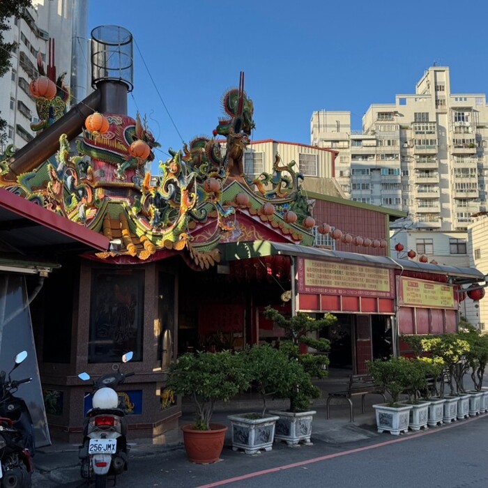 兩岸房市的兩極世界：一邊要「借錢才能賣房」，一邊是「借不到錢買房」