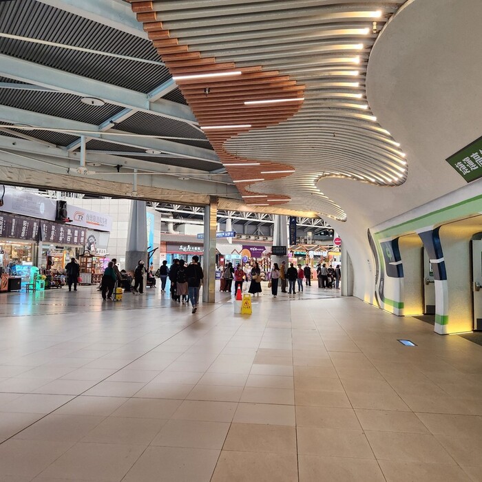 男人還在等繼承，女人已經自己買！北市4.45萬人出走，揭開新時代購屋真相