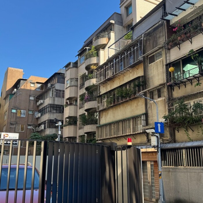 頂樓加蓋不是你的！法院判決拆屋還地，還得倒賠13萬