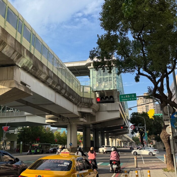 楊金龍喊話「建商讓利」！專家：不降價就等著硬著陸，這波盤跌3到5年跑不掉